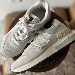 New Balance 574 Grey White Women’s size 8.5 NEW with box